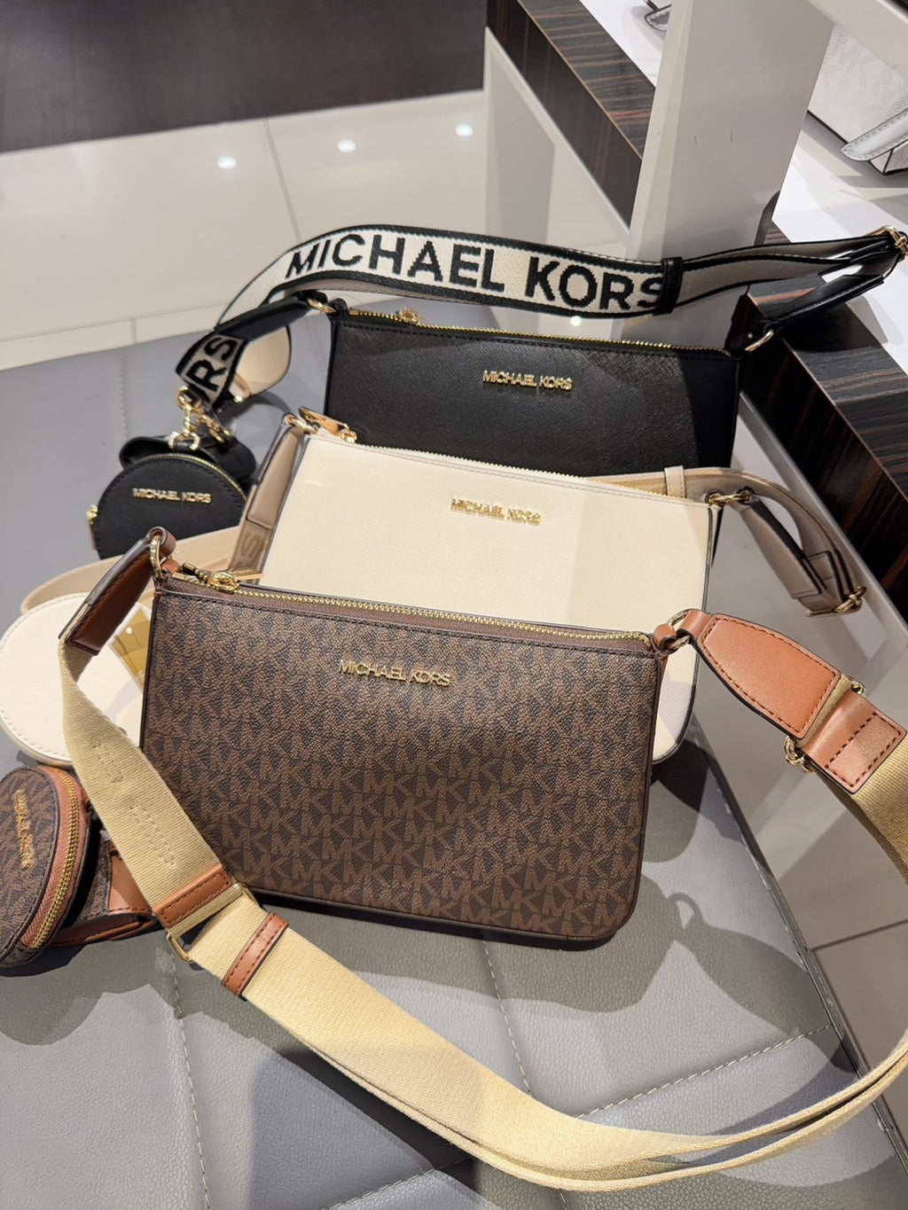🌸🇺🇸 美國直送 Michael Kors 斜挎三合一 | 預訂 落單後約3月中至尾(受過年假期影響,貨期稍微延長)