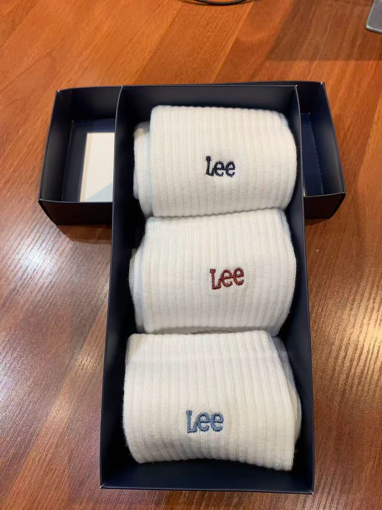 2026年1月28日截🌸💛新年買新衫系列💛LEE 簡約女裝筒襪套裝 🈹折扣優惠 | 預訂約3-4星期 新年前