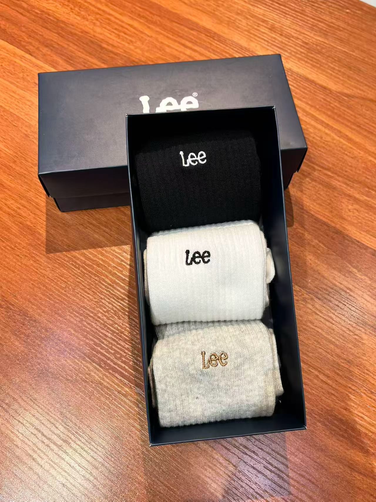 2026年1月28日截🌸💛新年買新衫系列💛LEE 簡約女裝筒襪套裝 🈹折扣優惠 | 預訂約3-4星期 新年前