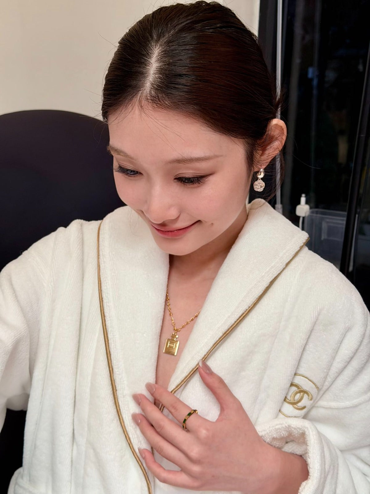 【24小時網站自助下單】🌸💯Chanel 專櫃贈品山茶花掛飾改裝耳環 100%正品改裝 | 預訂約4-6星期