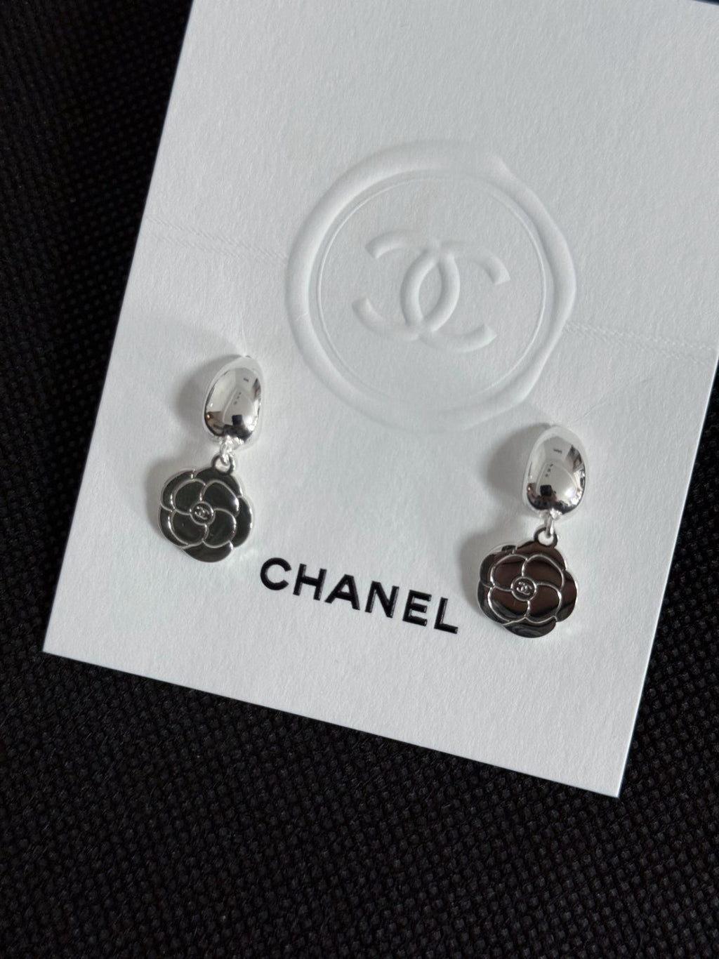 【24小時網站自助下單】🌸💯Chanel 專櫃贈品山茶花掛飾改裝耳環 100%正品改裝 | 預訂約4-6星期