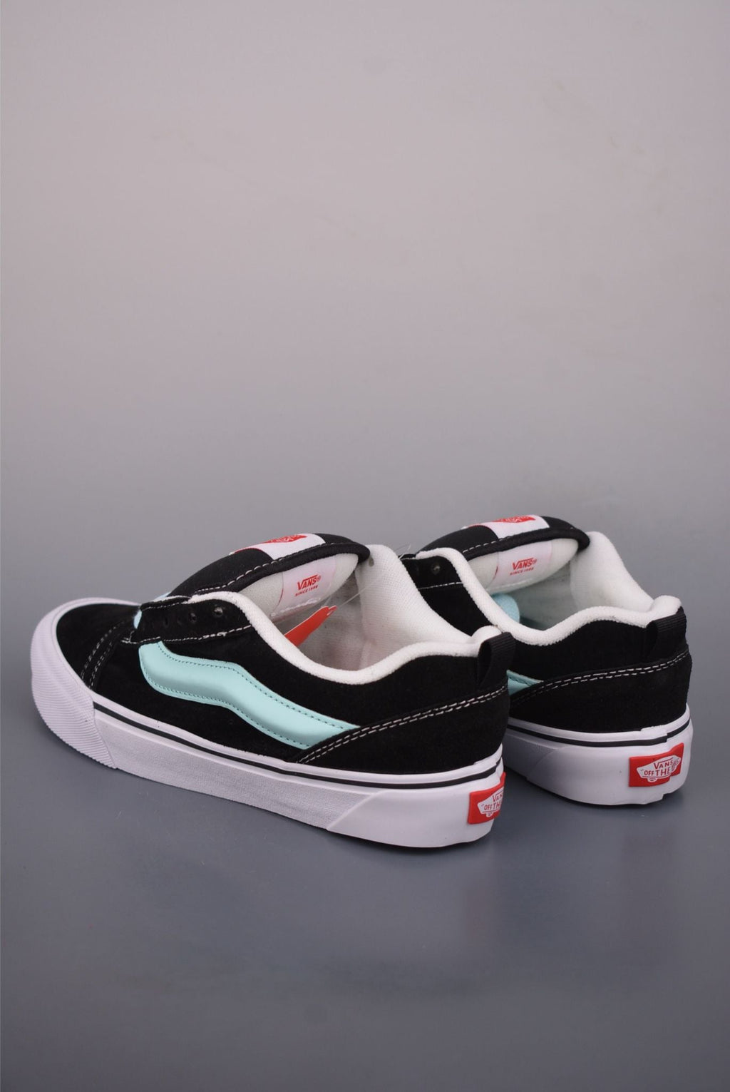 🌸Vans Knu Skool 2026新款 復古休閒胖胖麵包鞋#黑色粉藍標 | 預訂約3-4星期(自行備註尺寸) 娉婷貿易公司 Exquisite Beauty Trading Company