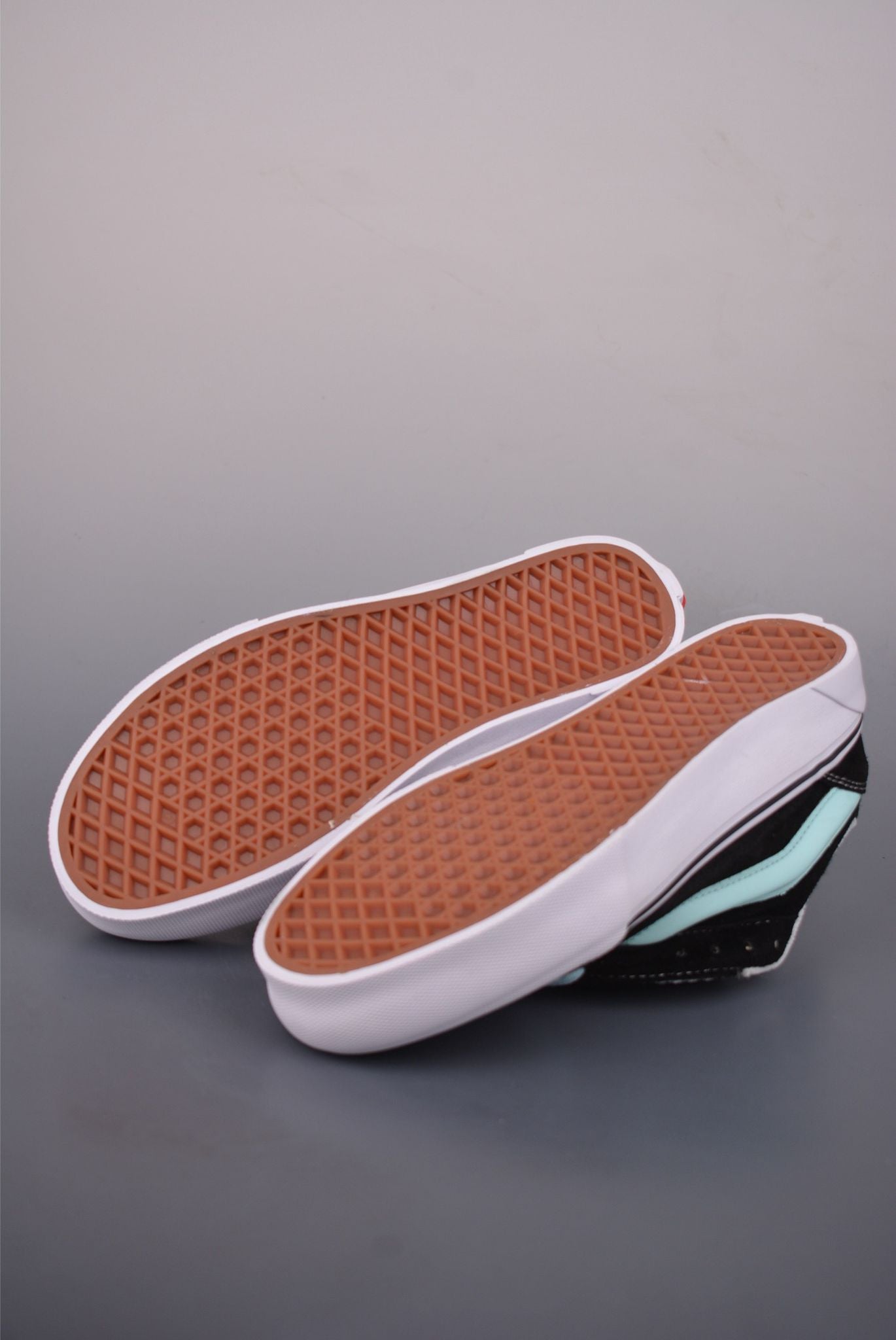 🌸Vans Knu Skool 2026新款 復古休閒胖胖麵包鞋#黑色粉藍標 | 預訂約3-4星期(自行備註尺寸) 娉婷貿易公司 Exquisite Beauty Trading Company