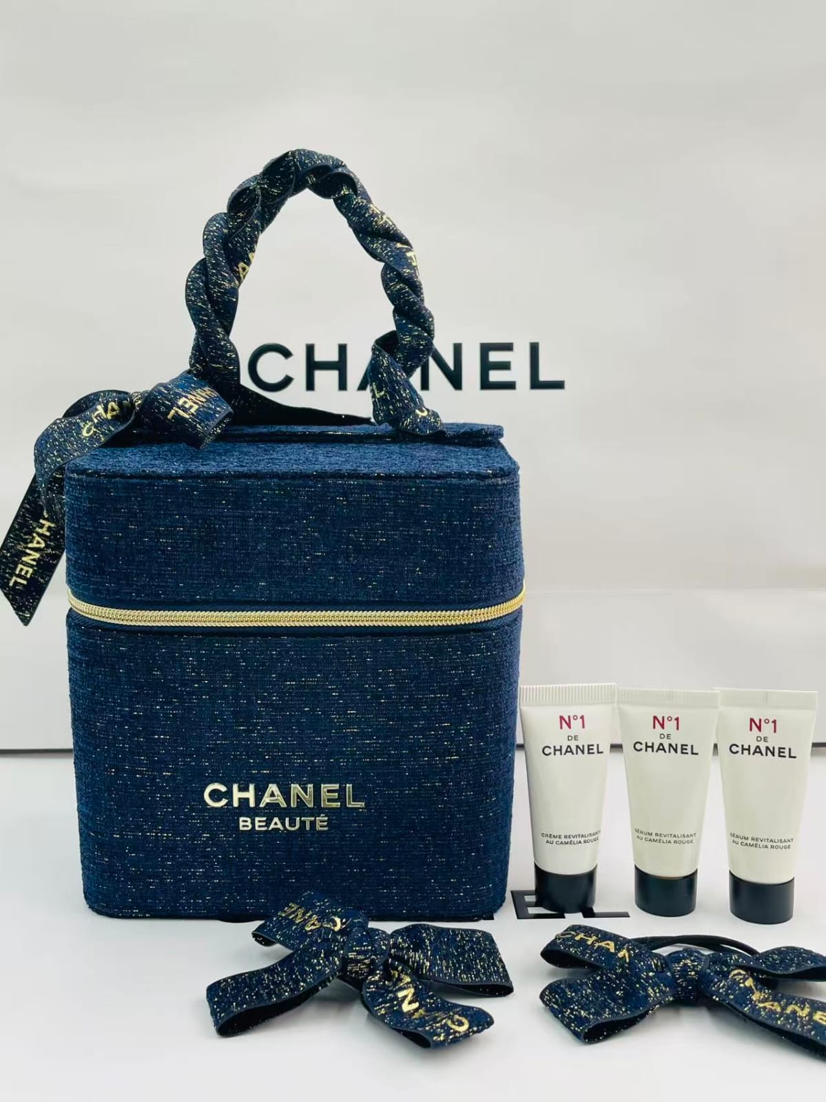 【24小時網站自助下單】供應商現貨🌸❤️🔥快閃❤️🔥Chanel牛仔聖誕小箱包套裝 | 預訂 逢星期一，三返倉執貨 其後約3-5個工作天寄出