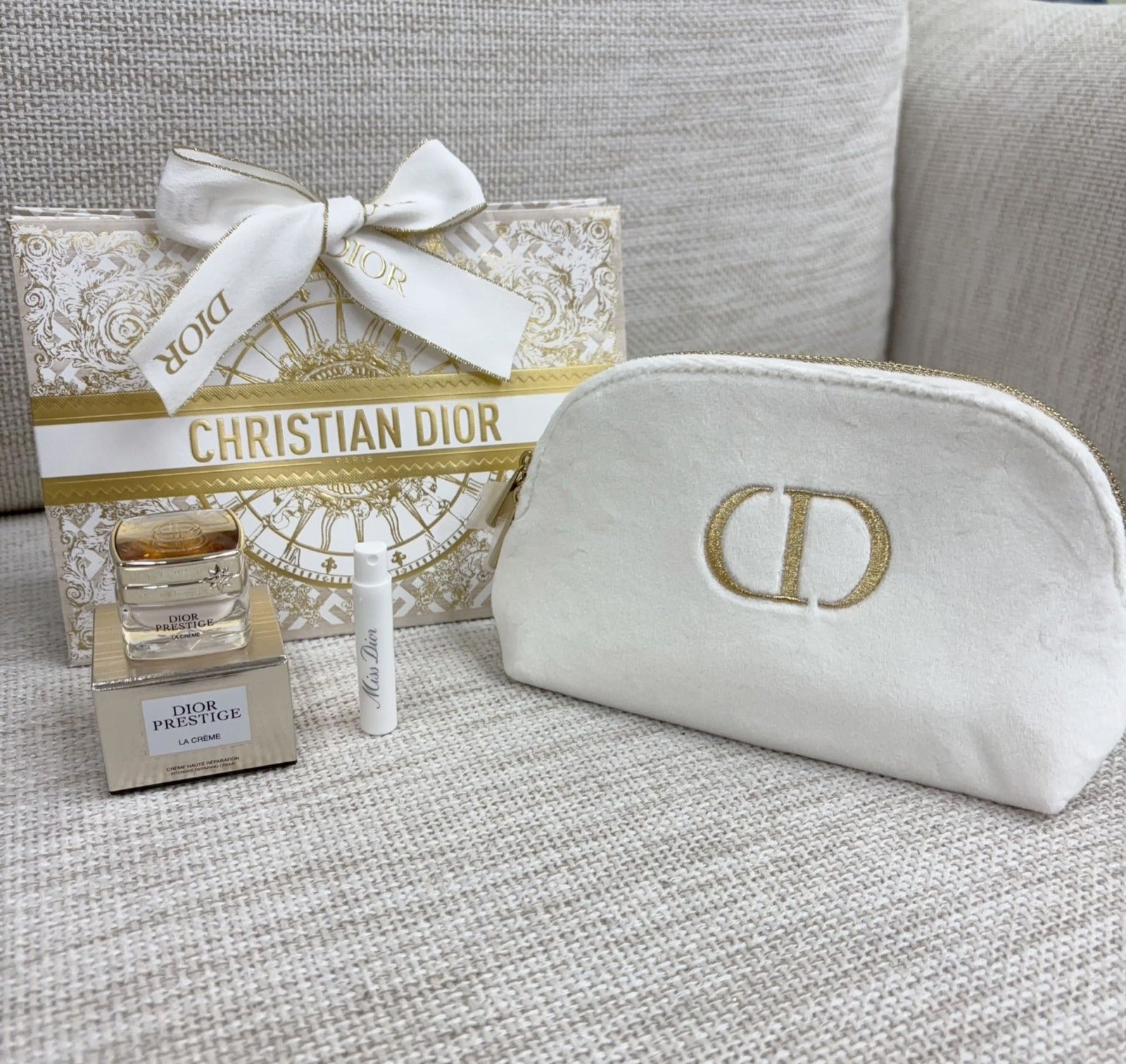 【24小時網站自助下單】供應商蝕本清貨🔥🔥數量只有4️⃣8️⃣套‼️🌸🌟🌟Dior玫瑰花蜜活顏再生乳霜套裝 | 預訂 逢星期一，三返倉執貨 其後約3-5個工作天寄出