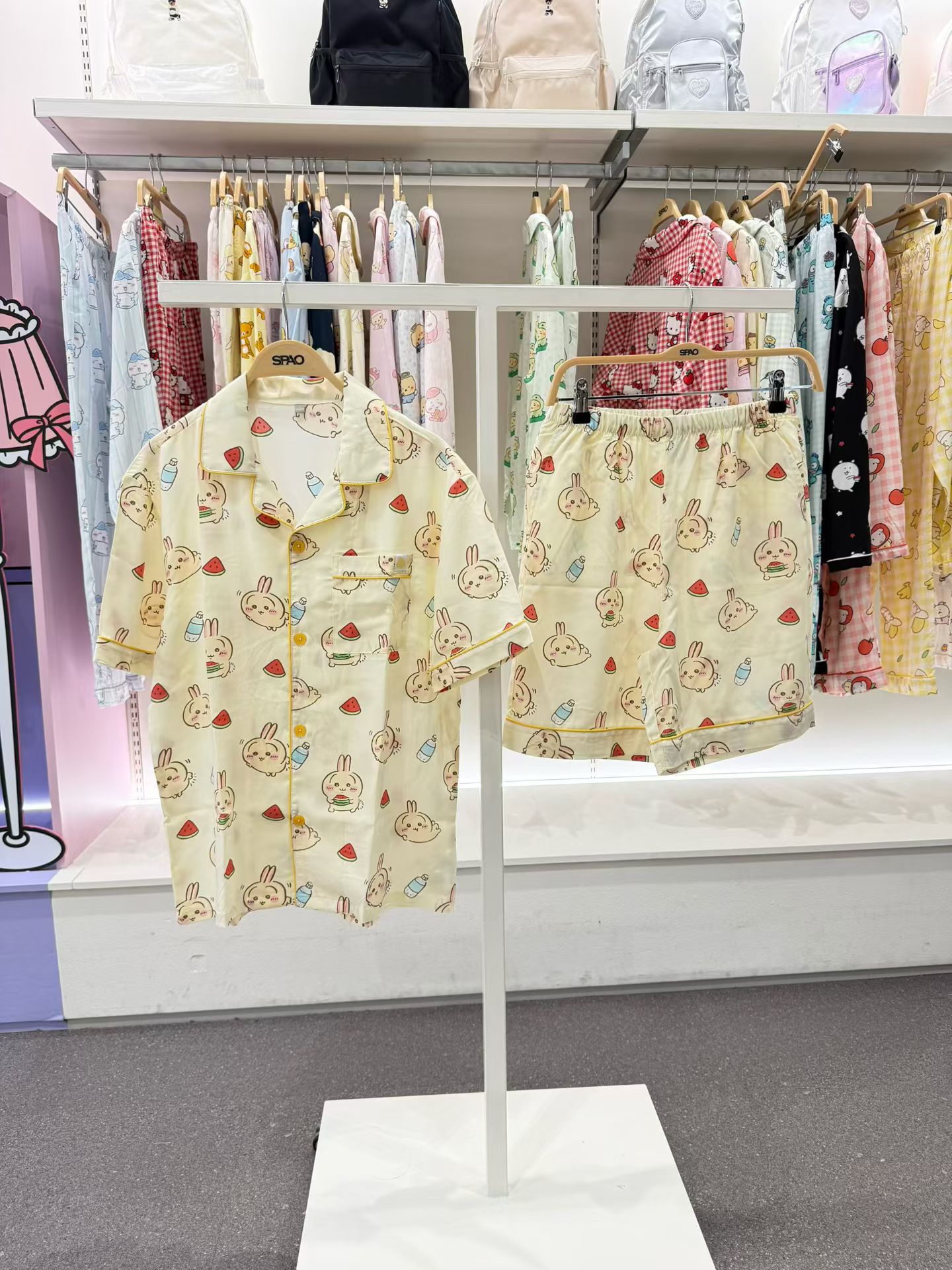 【24小時網站自助下單】2026年3月30日截🌸💛2026年最新上市🆕💛熱賣商品 SPAO x Chiikawa 聯名 短䄂睡衣套裝😍‼️韓國免稅店齊碼現貨‼️ | 預訂約3-4星期(自行備註顏色及尺寸)