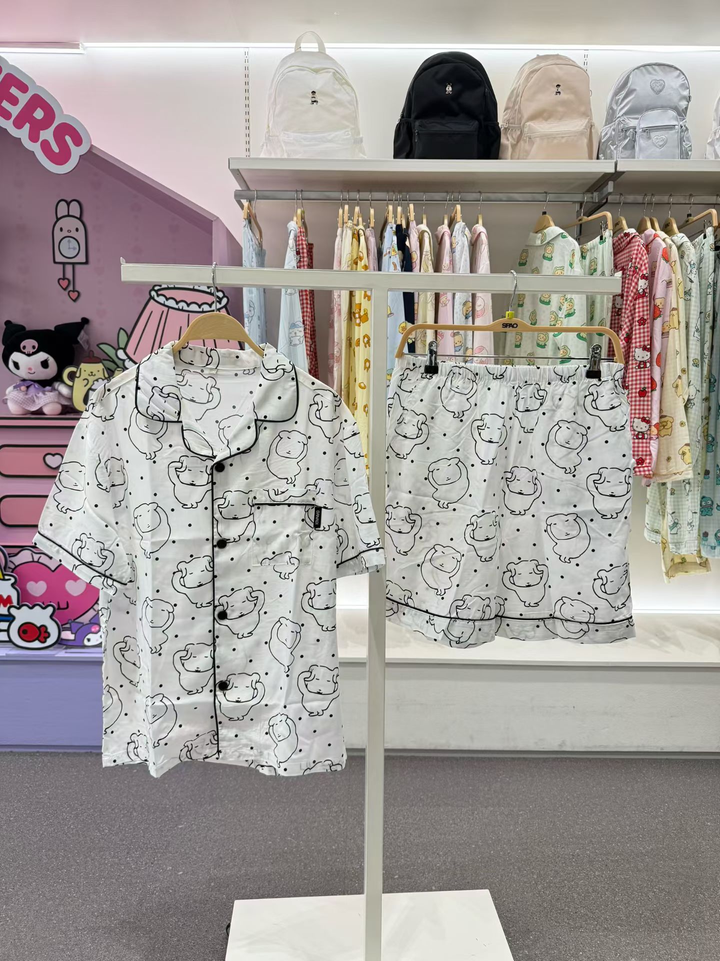 【24小時網站自助下單】2026年3月30日截🌸💛2026年最新上市🆕💛熱賣商品 SPAO x 抱抱狗 聯名 短䄂睡衣套裝😍‼️韓國免稅店齊碼現貨‼️ | 預訂約3-4星期(自行備註顏色及尺寸)