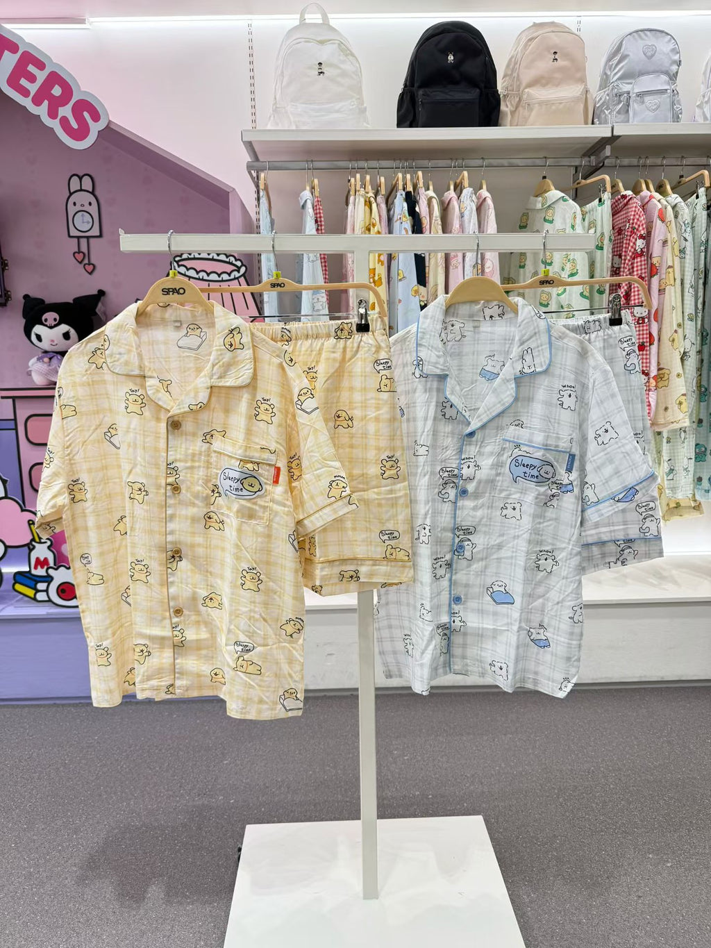 【24小時網站自助下單】售完即止🌸💛2026年最新上市🆕💛熱賣商品 SPAO x 線條小狗 聯名 短䄂睡衣套裝😍‼️韓國免稅店齊碼現貨‼️ | 預訂約3-4星期(自行備註顏色及尺寸) 娉婷貿易公司 Exquisite Beauty Trading Company