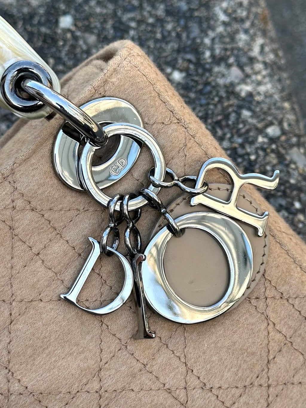 【24小時網站自助下單】🌸日本中古品代購 DIOR奶茶色羊絨*米色柄三格銀扣小戴妃 | 預訂約2-3星期