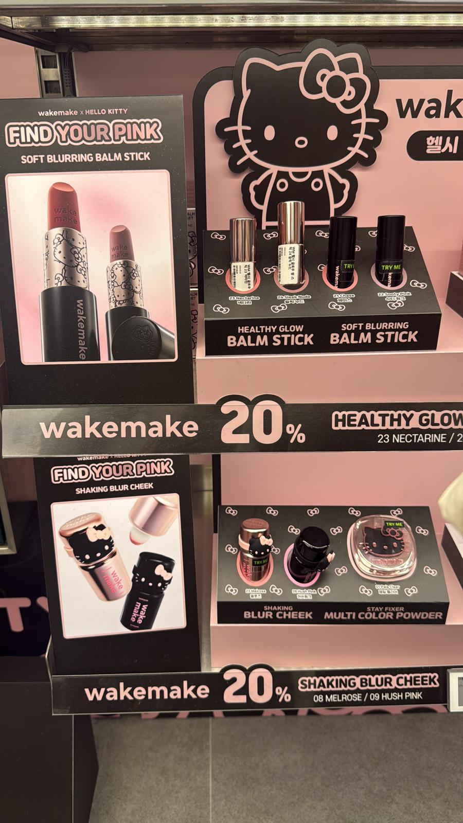 【24小時網站自助下單】2026年4月15日截❤️🇰🇷𝓞𝓵𝓲𝓿𝓮 𝔂𝓸𝓾𝓷𝓰 C位🥇🥇🥇🥇🥇🥇🥇超靚呀😍🇰🇷韓國最新出🆕🇰🇷WAKEMAKE x Hello Kitty 黑色特別版 柔亮水潤唇膏💄HEALTHY GLOW BALM STICK +送髮夾 | 預訂約3-4星期