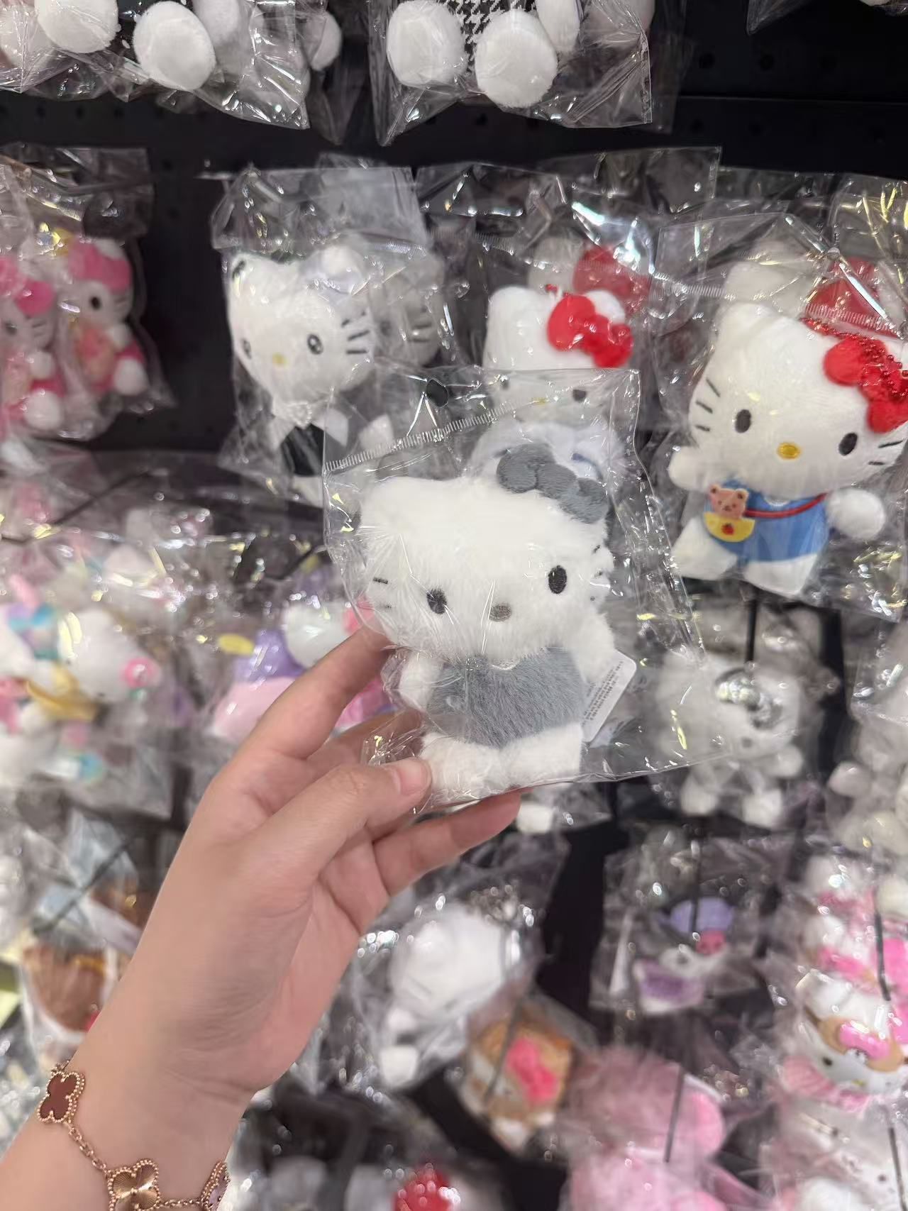 【24小時網站自助下單】🌸韓國代購 🇰🇷Hello Kitty 掛件 | 預訂約2-3星期(whatsapp send款式訂貨)