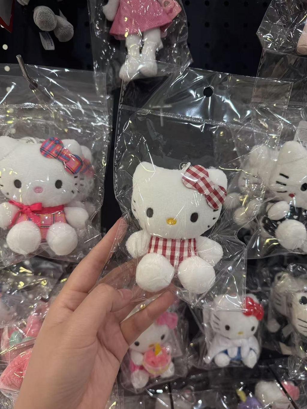 【24小時網站自助下單】🌸韓國代購 🇰🇷Hello Kitty 掛件 | 預訂約2-3星期(whatsapp send款式訂貨)