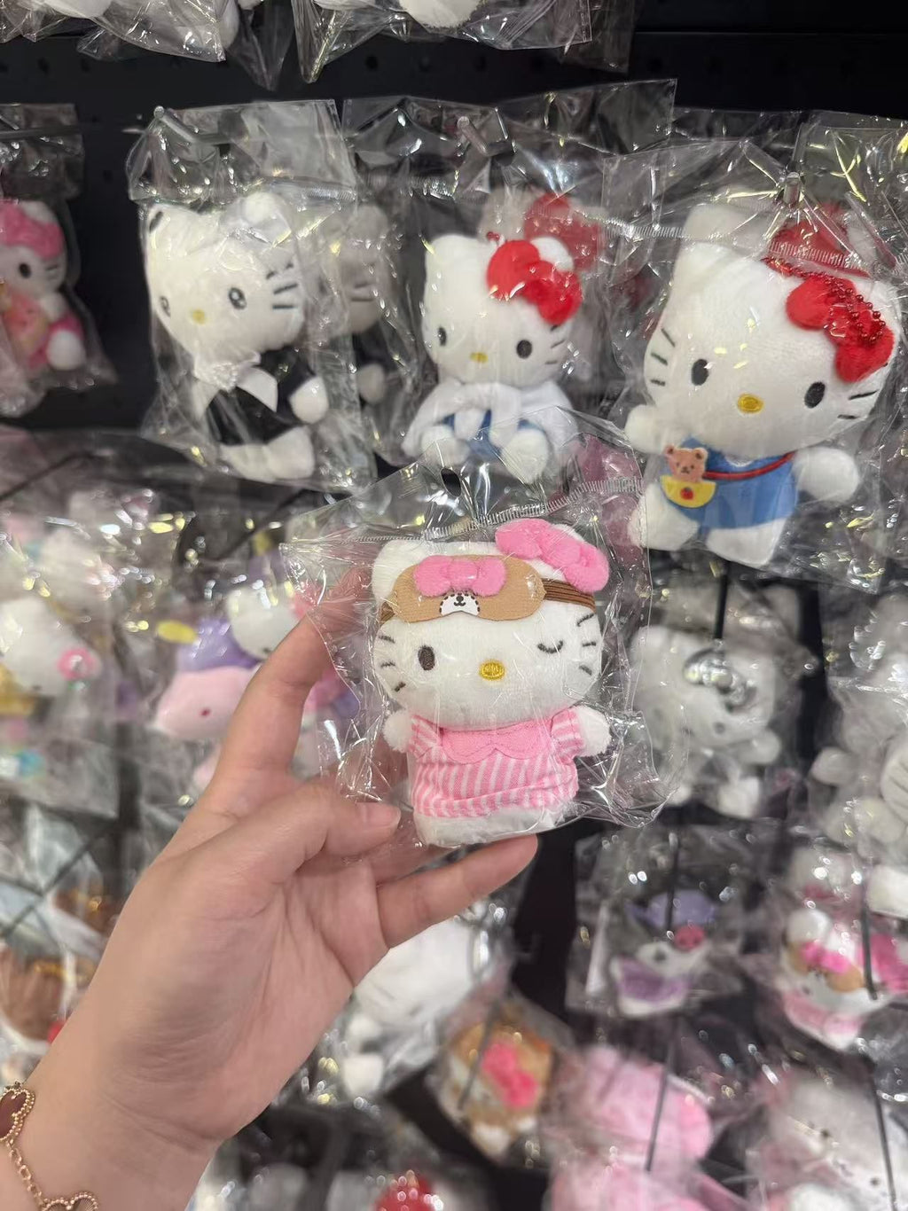 【24小時網站自助下單】🌸韓國代購 🇰🇷Hello Kitty 掛件 | 預訂約2-3星期(whatsapp send款式訂貨)