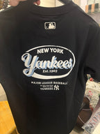 【24小時網站自助下單】🌸🆕2026年最新上市💛搶呀呀呀‼️ 韓國🇰🇷MLB 專門店 紐約洋基隊SIMPLE LOGO OVER FIT T-SHIRTS 3ATSV1263 | 預訂約3-4星期