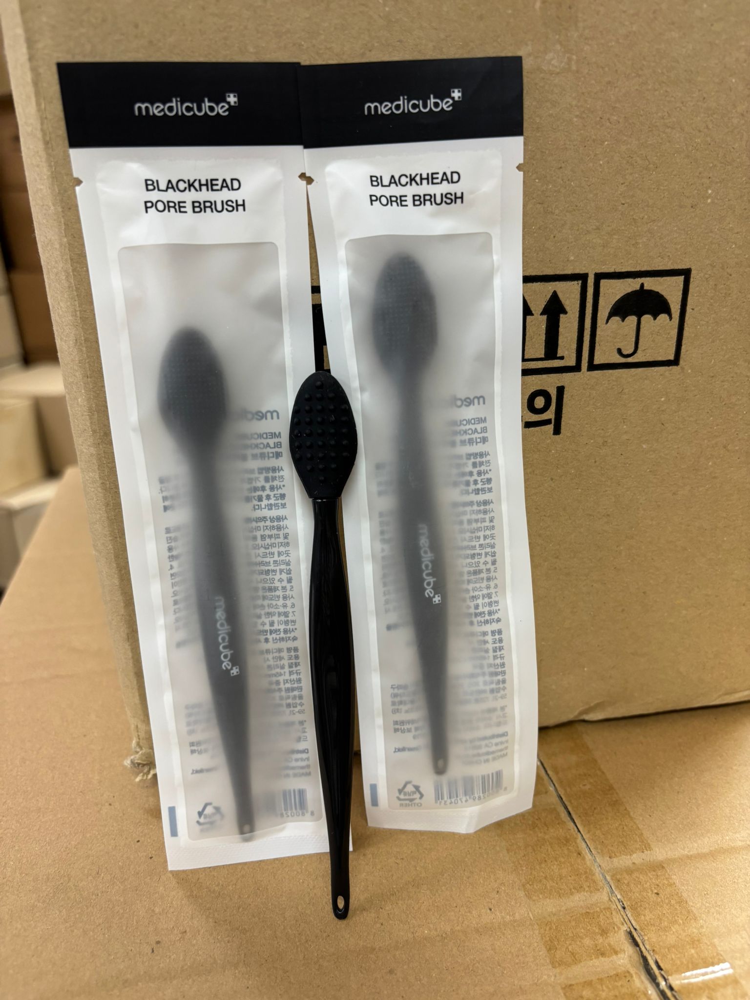 【24小時網站自助下單】現貨🌸Medicube 黑頭粉刺毛孔清潔刷 (Blackhead Pore Brush) | 落單後約3-5個工作天寄出