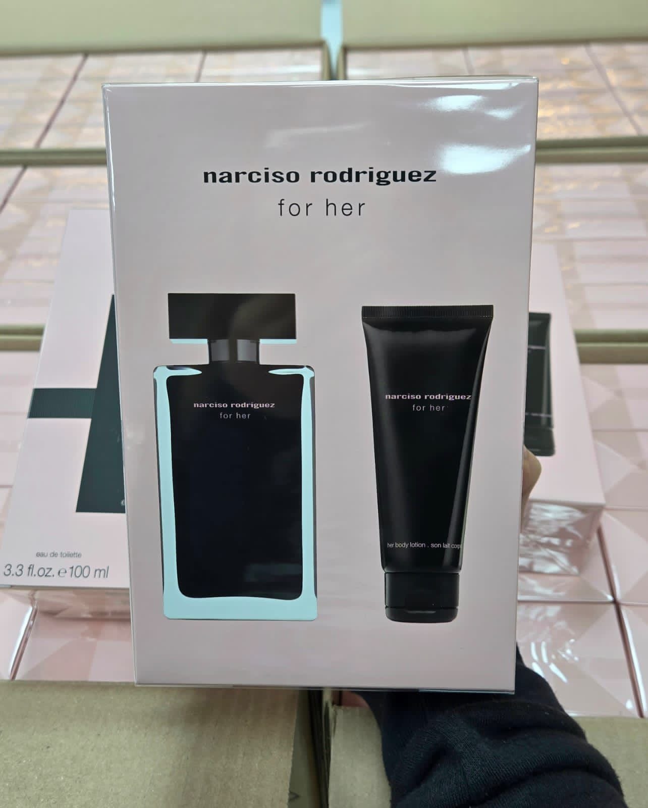 【24小時網站自助下單】🌸免稅正品 NARCISO RODRIGUEZ FOR HER SET 3 PCS EDT SPRAY 100 ML BODY LOTION 75ML 納茜素她的同名女仕淡香水套裝(2件套)女士香水黑瓶EDT 100ML+75ML身體乳 | 預訂約2026年6月中