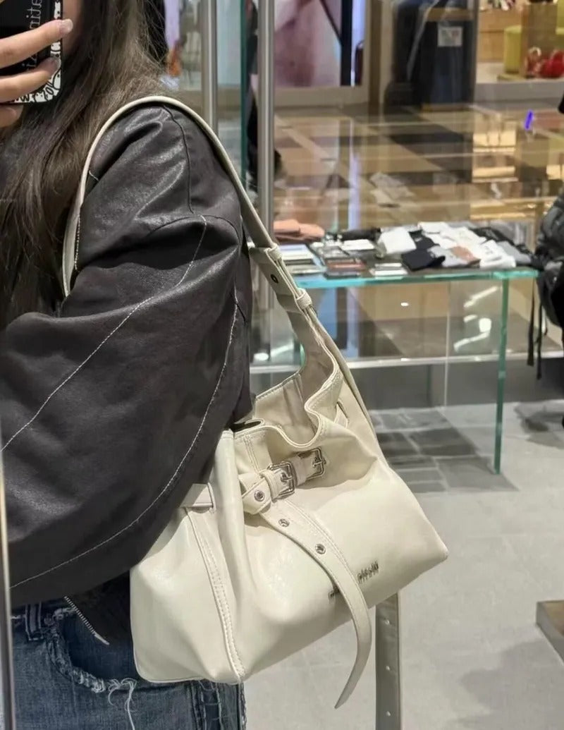 【24小時網站自助下單】🌸超級抵團購🔥韓國🇰🇷潮牌Matin Kim - 小號雙針扣皮帶水桶包 | 預訂約3-4星期