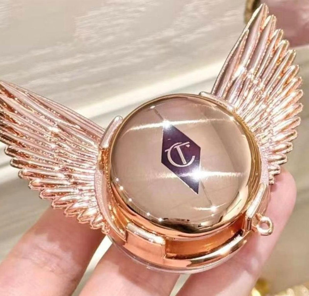 【24小時網站自助下單】❤️🔥數量有限，售完即止❤️🔥🌸❤️🔥快閃❤️🔥Charlotte Tilbury香港專櫃限定🎀天使翼手機支架+迷你定妝粉餅一號色0.8g (可替換) 沒有配粉撲的 | 預訂約1-2星期