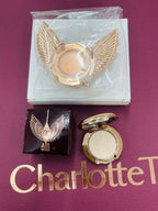 【24小時網站自助下單】❤️🔥數量有限，售完即止❤️🔥🌸❤️🔥快閃❤️🔥Charlotte Tilbury香港專櫃限定🎀天使翼手機支架+迷你定妝粉餅一號色0.8g (可替換) 沒有配粉撲的 | 預訂約1-2星期