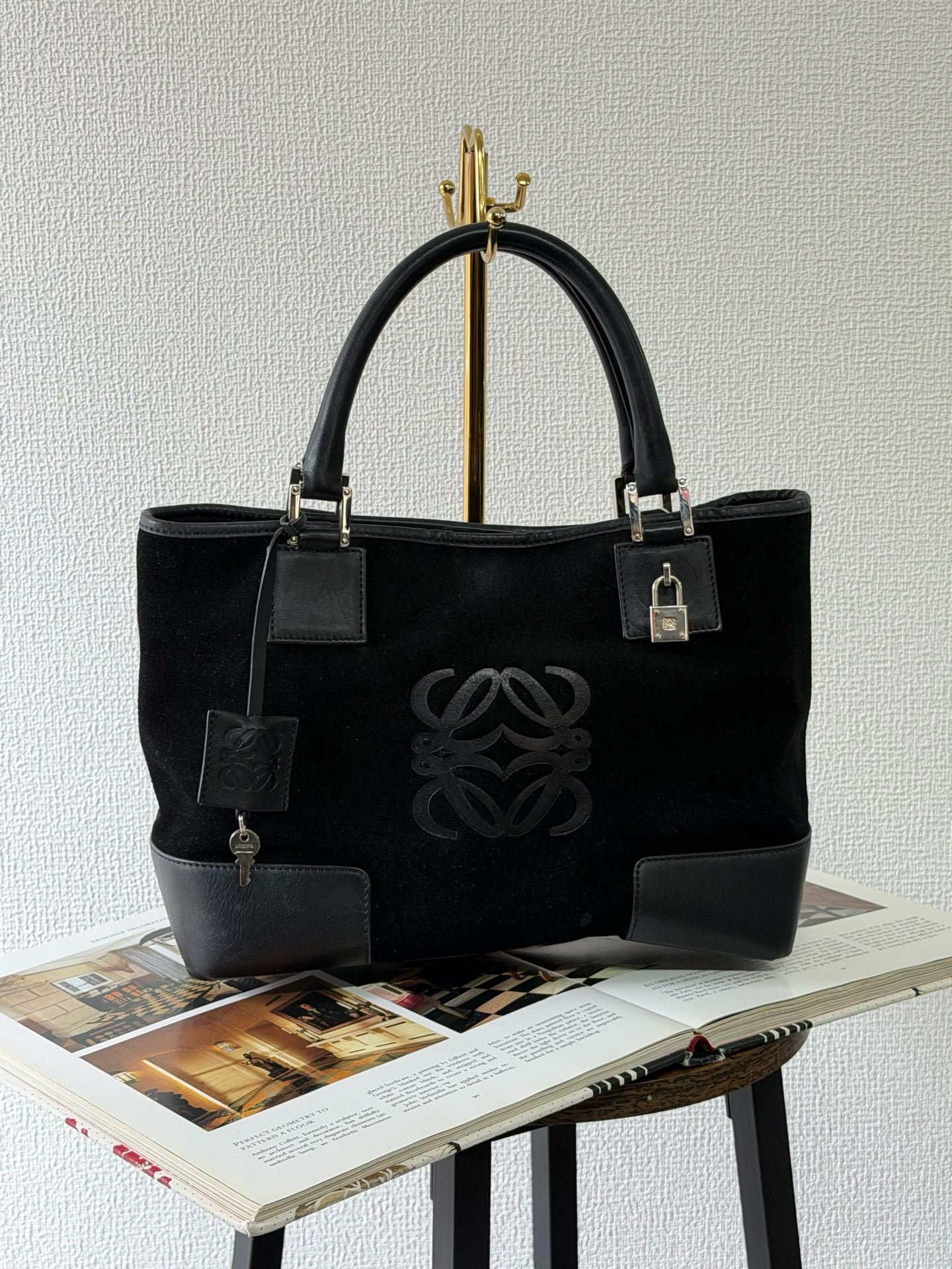 【24小時網站自助下單】🌸日本中古品代購 Loewe Amazona黑銀麂皮手提包 ➕鎖🔒1➕鑰匙🔑2 | 預訂約2-3星期