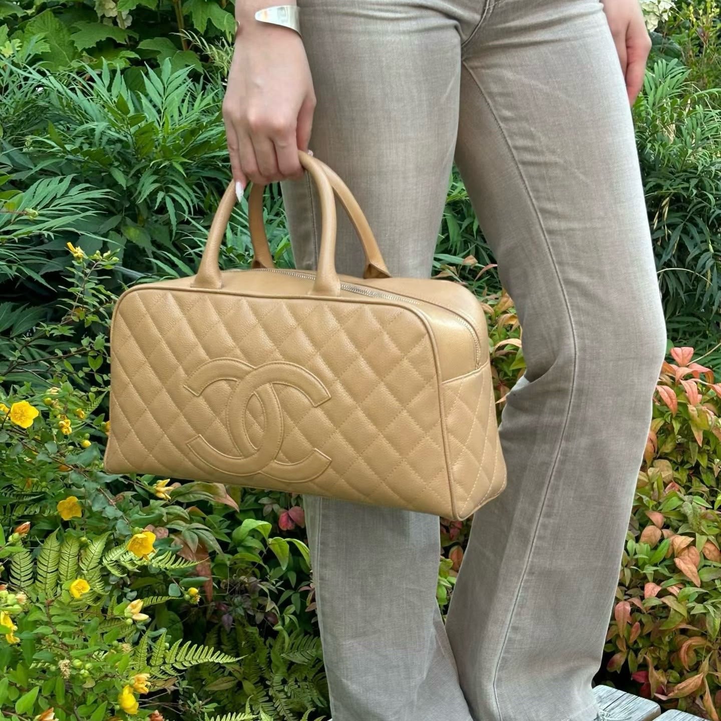 【24小時網站自助下單】🌸日本中古品代購 CHANEL 香奈兒奶茶色保齡球手提包大號 卡標齊10開 | 預訂約2-3星期