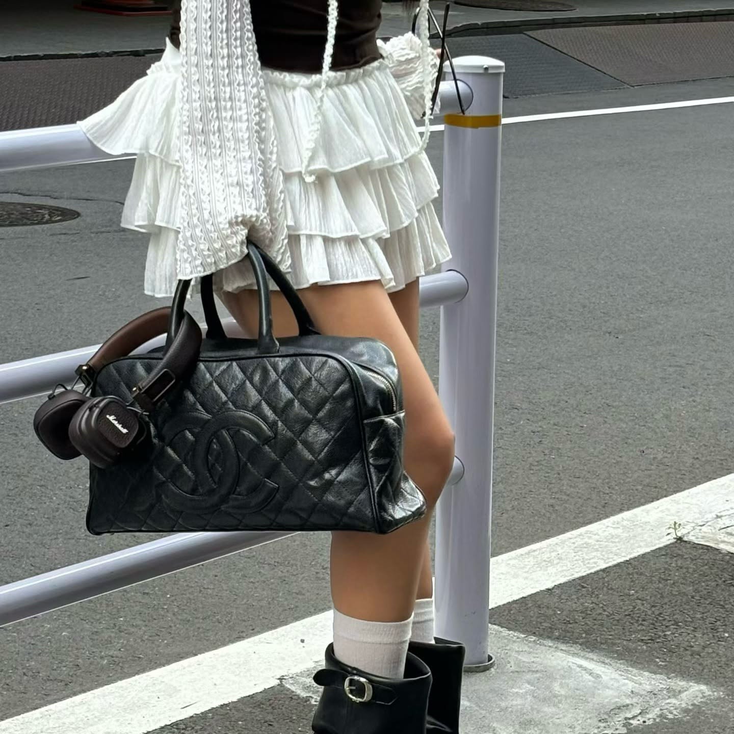 【24小時網站自助下單】🌸日本中古品代購 CHANEL 香奈兒黑金牛皮大logo手提保齡球大號 有標無卡8開 | 預訂約2-3星期