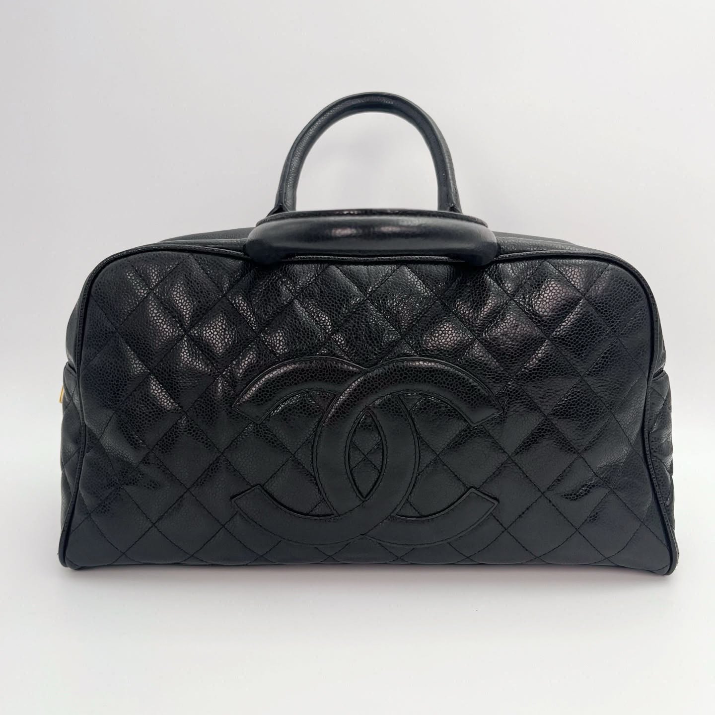 【24小時網站自助下單】🌸日本中古品代購 CHANEL 香奈兒黑金牛皮大logo手提保齡球大號 有標無卡8開 | 預訂約2-3星期