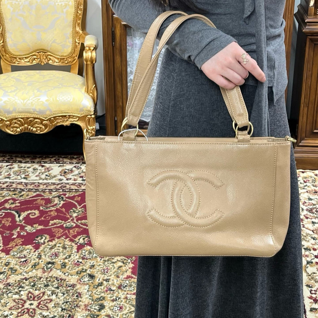 【24小時網站自助下單】🌸日本中古品代購 CHANEL 香奈兒奶茶色荔枝紋牛皮外縫大logo托特包 卡標齊10開 可自配肩帶 | 預訂約2-3星期