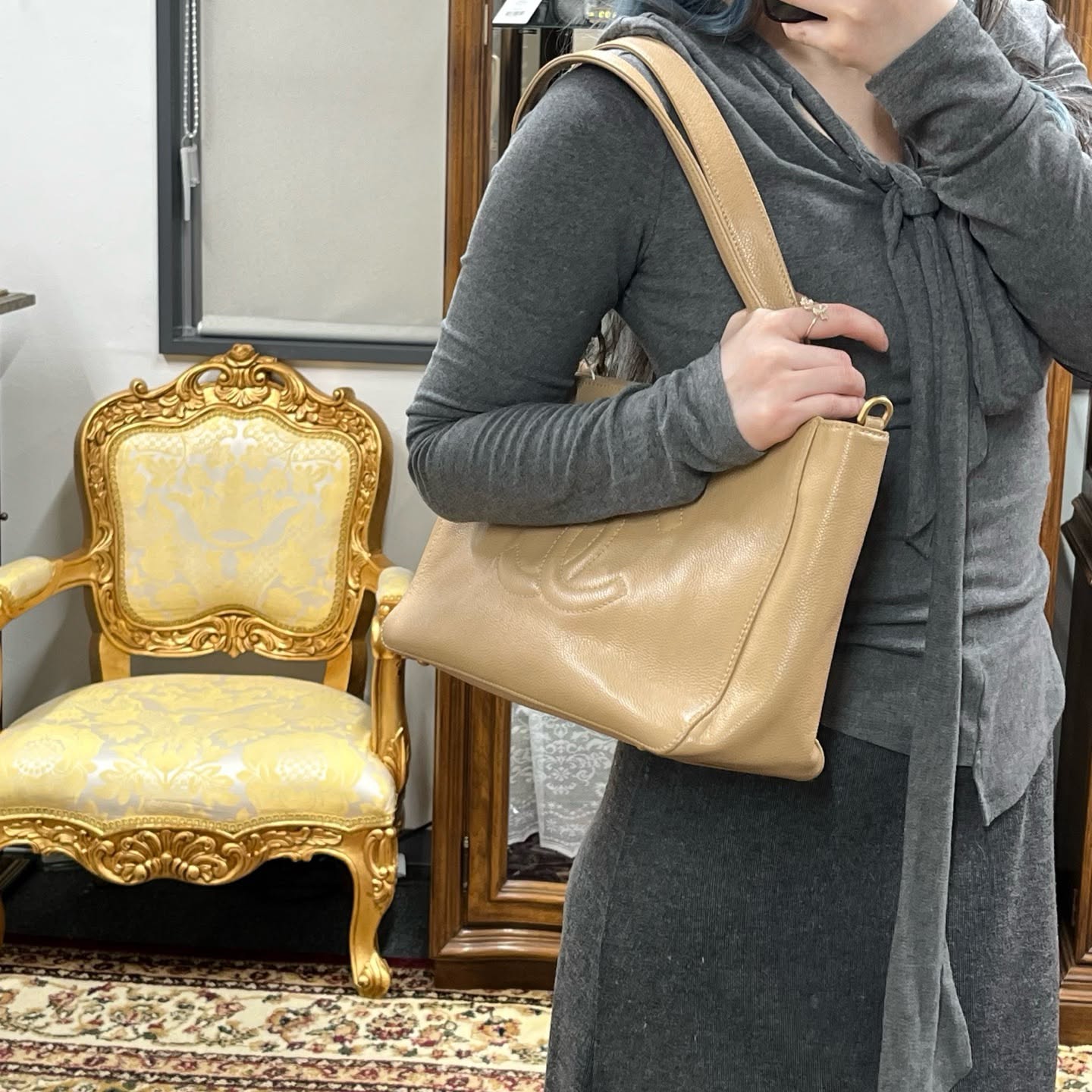 【24小時網站自助下單】🌸日本中古品代購 CHANEL 香奈兒奶茶色荔枝紋牛皮外縫大logo托特包 卡標齊10開 可自配肩帶 | 預訂約2-3星期