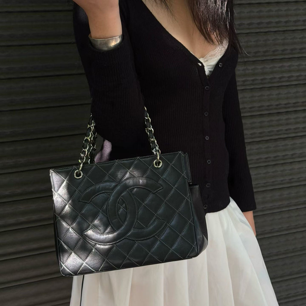 【24小時網站自助下單】🌸日本中古品代購 CHANEL 香奈兒黑銀羊皮外縫線菱格紋手提腋下托特包 | 預訂約2-3星期