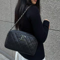 【24小時網站自助下單】🌸日本中古品代購 CHANEL 香奈兒黑銀魚子醬牛皮大logo拉鍊單肩包 卡標齊6開 | 預訂約2-3星期