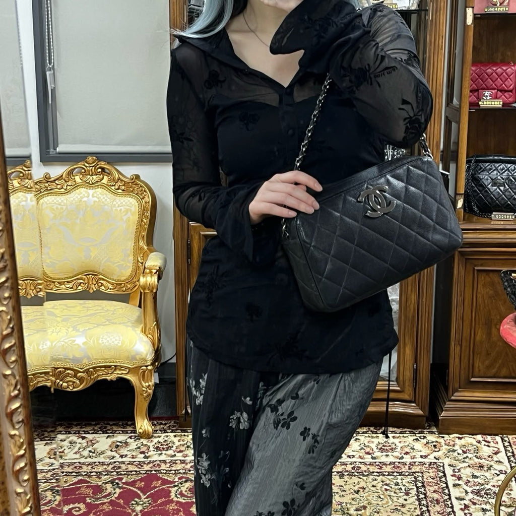 【24小時網站自助下單】🌸日本中古品代購 CHANEL 香奈兒黑銀魚子醬牛皮大logo拉鍊單肩包 卡標齊6開 | 預訂約2-3星期