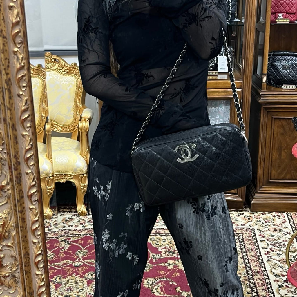 【24小時網站自助下單】🌸日本中古品代購 CHANEL 香奈兒黑銀魚子醬牛皮大logo拉鍊單肩包 卡標齊6開 | 預訂約2-3星期