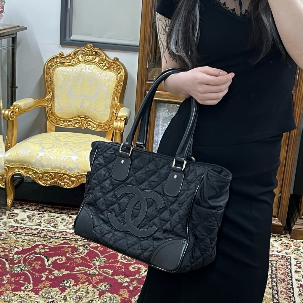 【24小時網站自助下單】🌸日本中古品代購 CHANEL 香奈兒黑色雙C大logo菱格紋尼龍拼皮托特包 有標無卡10開 | 預訂約2-3星期