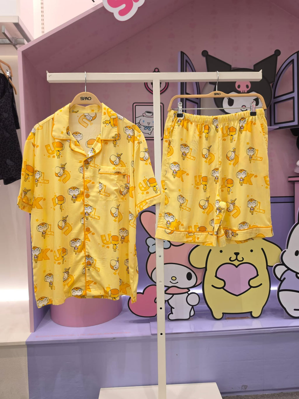 【24小時網站自助下單】2026年7月7日截🌸超熱賣🔥SPAO x KERORO 限量版 短䄂睡衣套裝😍‼️限量商品‼️熱賣商品 ‼️ 🧸SPAO🧸韓國專門店/免稅店🆕男女同款 折扣優惠🈹 | 預訂約3-4星期