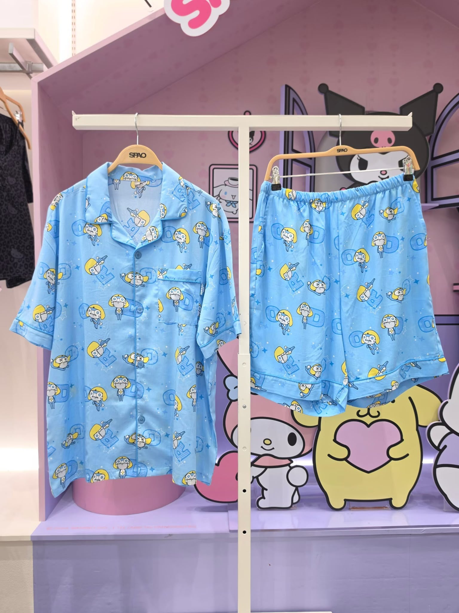 【24小時網站自助下單】2026年7月7日截🌸超熱賣🔥SPAO x KERORO 限量版 短䄂睡衣套裝😍‼️限量商品‼️熱賣商品 ‼️ 🧸SPAO🧸韓國專門店/免稅店🆕男女同款 折扣優惠🈹 | 預訂約3-4星期