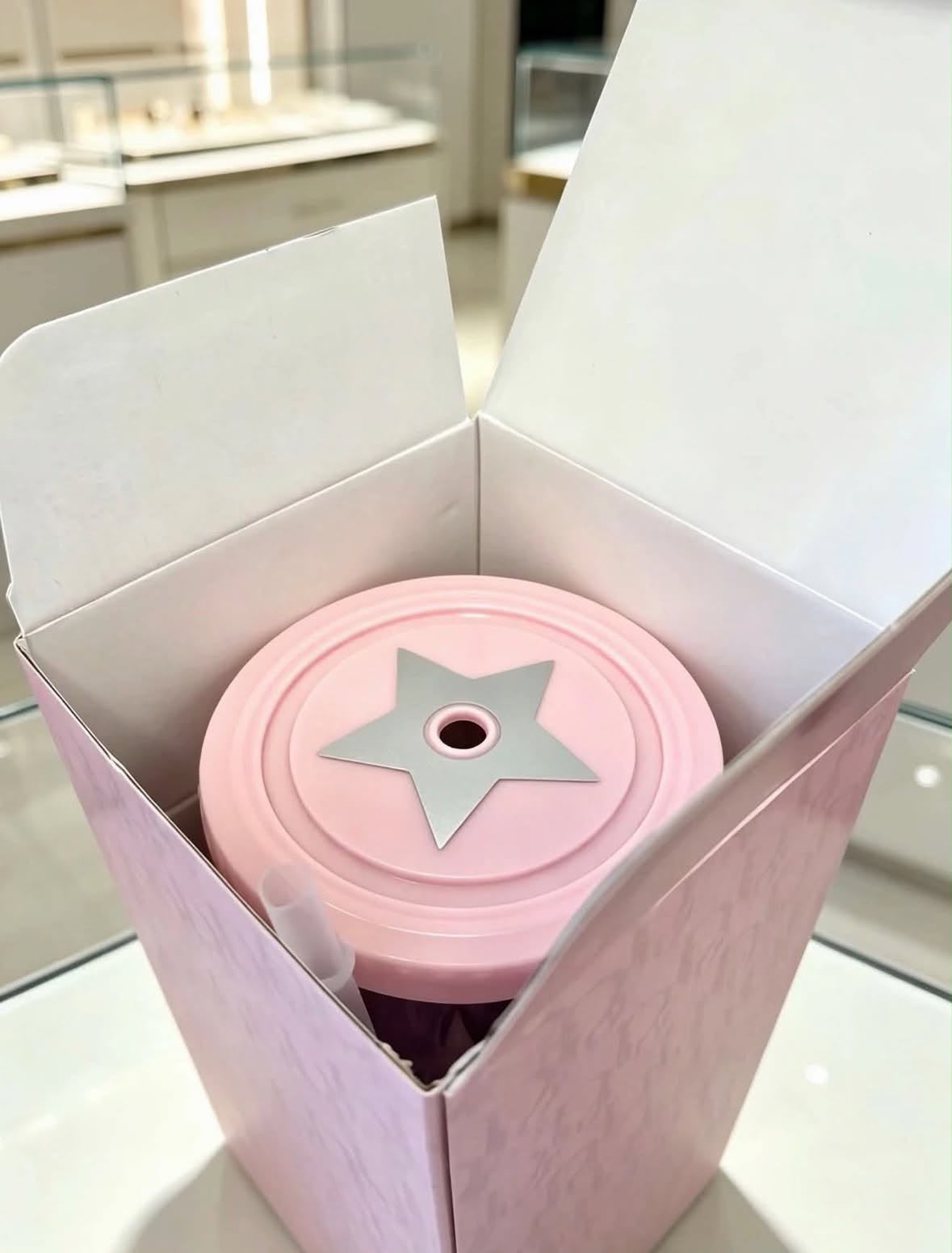 【24小時網站自助下單】🌸❗️限量售完即止❗️❗️配貨需時，3-4星期左右，不接受急單🙏❗️💞Dior Beauty Backstage 滿星鐳射閃耀吸管水杯 飲管杯 便𢹂杯💞剛剛一出俾客人秒殺了‼️‼️‼️ 現在只接受預訂配貨只接受20個可以落單‼️😍此乃是買Dior Beauty 指定系列滿$2500才會獲贈一個 | 預訂約4-5星期 娉婷貿易公司 Exquisite Beauty Trading Company
