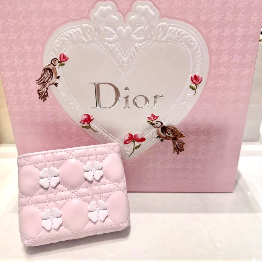 【24小時網站自助下單】🌸2026最新 Dior Beauty 粉紅色 四葉草 卡套（不包眼影❗️）100%正品正貨 | 預訂約4-5星期 ⚠️配貨需時，不接受催單，等不到請慎購🙏 娉婷貿易公司 Exquisite Beauty Trading Company