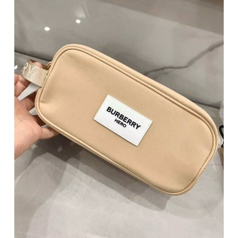 【24小時網站自助下單】🟡現貨50個, 好物推介... 用極都唔爛🌸🌸BURBERRY 大容量 化妝包(專櫃) | 落單後約5-7個工作天寄出 娉婷貿易公司 Exquisite Beauty Trading Company