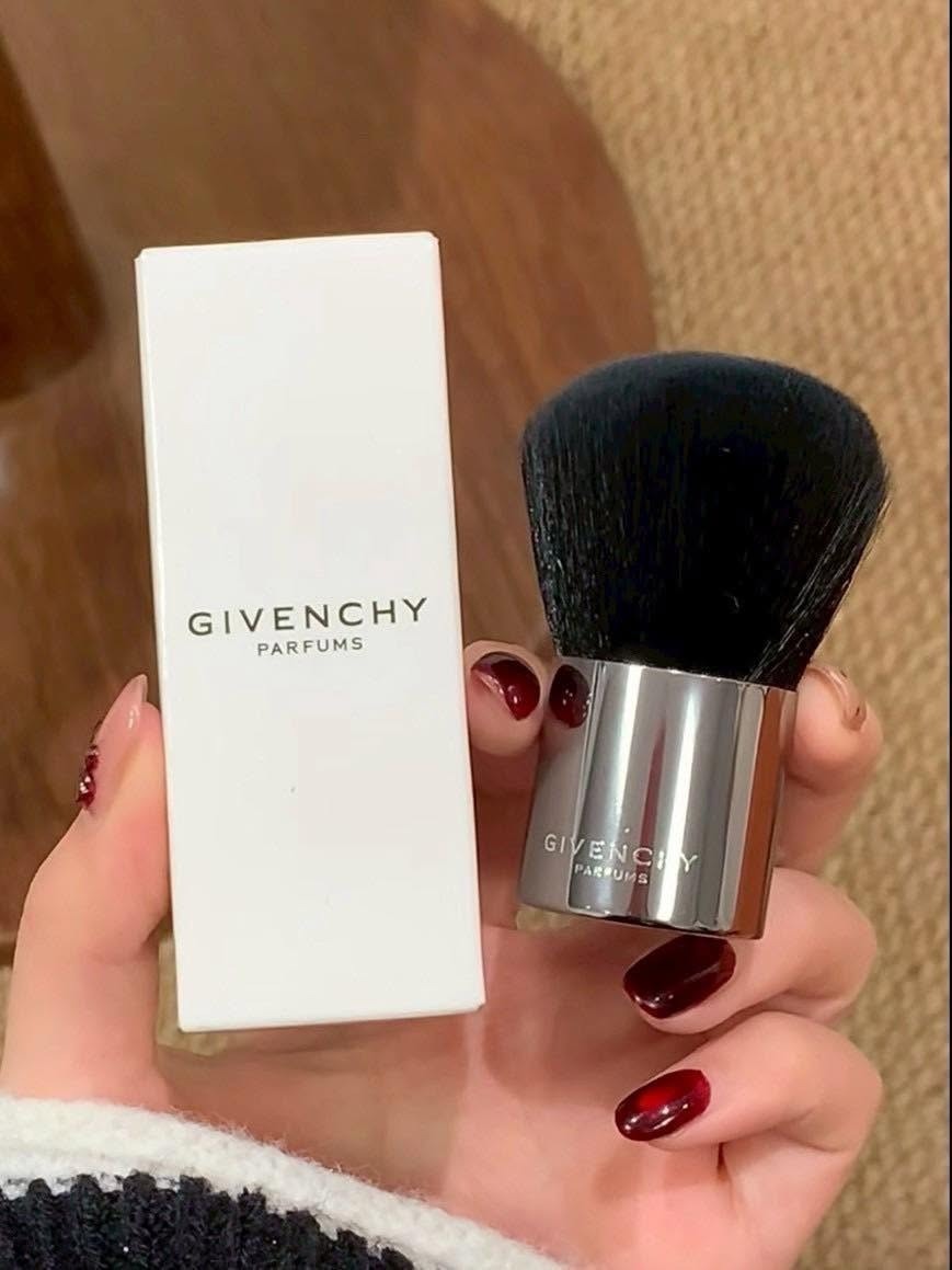 【24小時網站自助下單】🟡已留70件🌸Givenchy紀梵希頂級散粉刷 多功能刷 精緻妝容的秘密武器 | 預訂約8月尾至9月初 娉婷貿易公司 Exquisite Beauty Trading Company