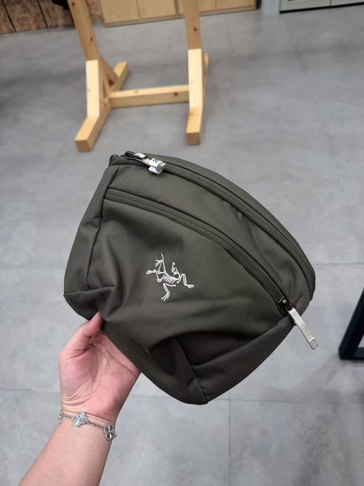 【24小時網站自助下單】🌸韓國代購 🇰🇷Arc'teryx MANTIS 2腰包 可斜孭 | 預訂約2-3星期(Whatsapp來圖訂貨) 娉婷貿易公司 Exquisite Beauty Trading Company