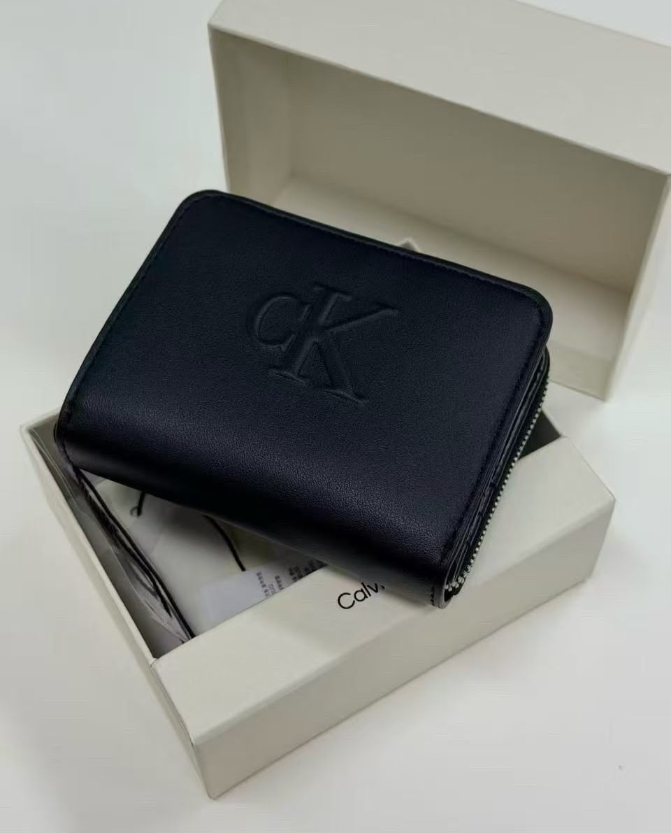 【24小時網站自助下單】🌸韓國代購🇰🇷 Calvin Klein 牛皮男女同款銀包 👛 | 預訂約2-3星期 娉婷貿易公司 Exquisite Beauty Trading Company