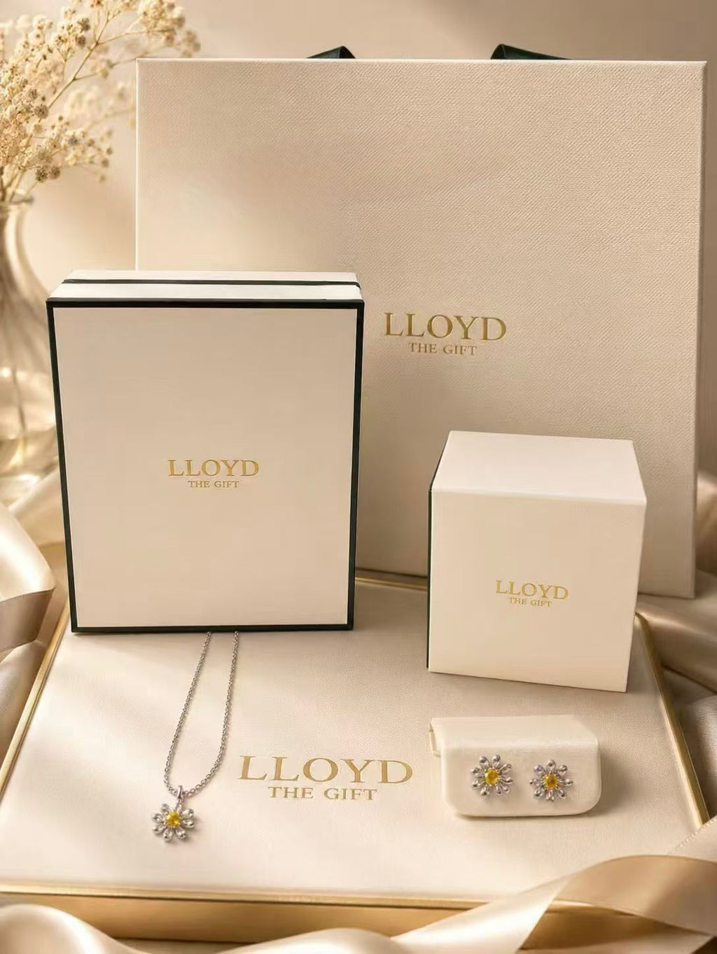 【24小時網站自助下單】2026年9月30日截🌸韓國LLOYD🇰🇷最新出小雛菊系列👍🏻BLACKPINK全員都是LLOYD的忠實粉絲‼️✨人氣爆款✨韓國爆紅輕奢品牌🇰🇷LLOYD 小雛菊系列925銀黃水晶 頸鏈 耳釘 | 預訂約4-5星期 娉婷貿易公司 Exquisite Beauty Trading Company