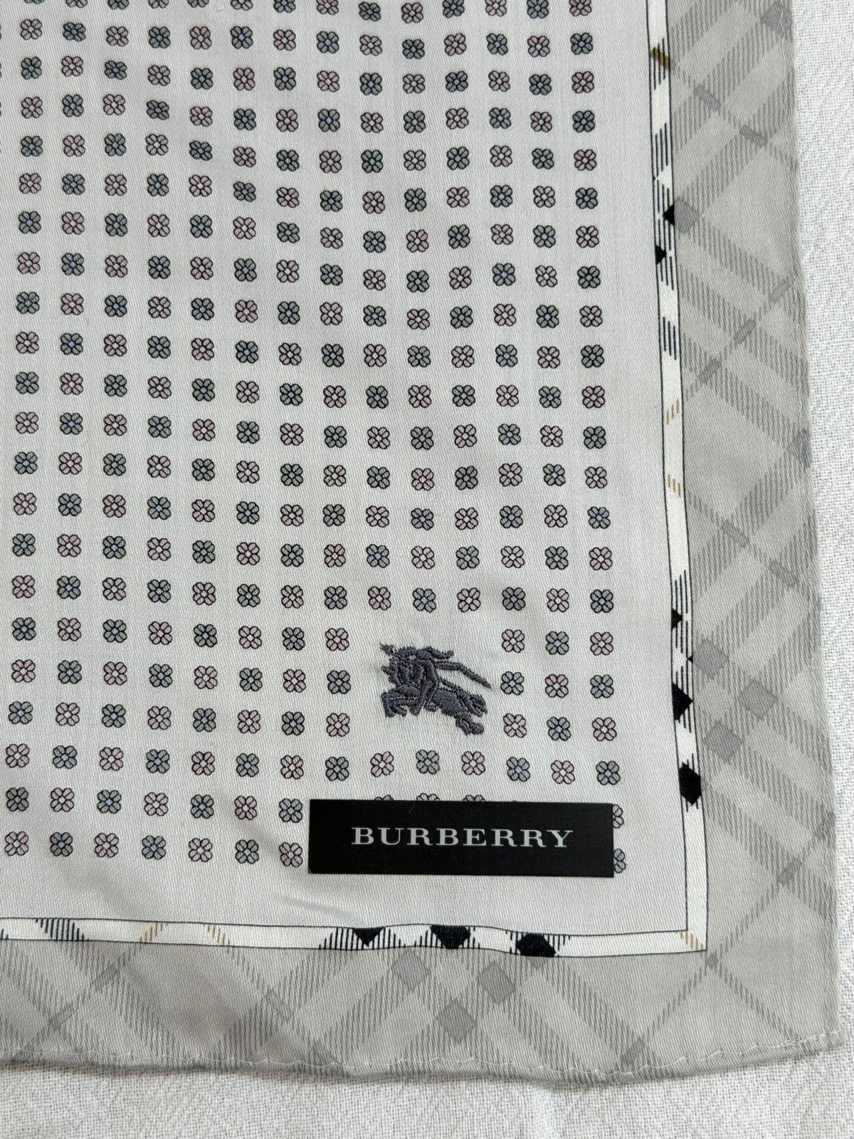 【24小時網站自助下單】【日本中古品代購】🌸Burberry絲巾/手帕 未使用 | 預訂約2-3星期 娉婷貿易公司 Exquisite Beauty Trading Company