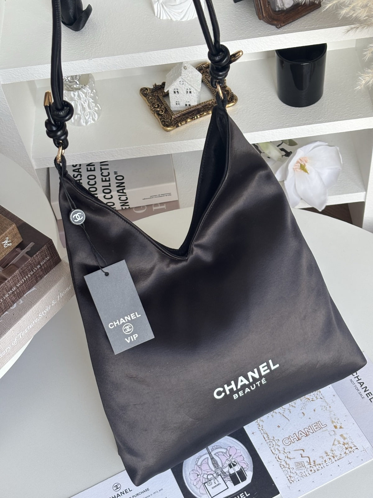 【24小時網站自助下單】2026年9月17日截🌸CHANEL 海外 Makeup VIP Tote Bag 黑緞面抽繩托特 | 預訂 截單後約4-6星期到 娉婷貿易公司 Exquisite Beauty Trading Company