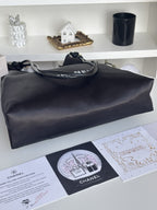 【24小時網站自助下單】2026年9月17日截🌸CHANEL 海外 Makeup VIP Tote Bag 黑緞面抽繩托特 | 預訂 截單後約4-6星期到 娉婷貿易公司 Exquisite Beauty Trading Company