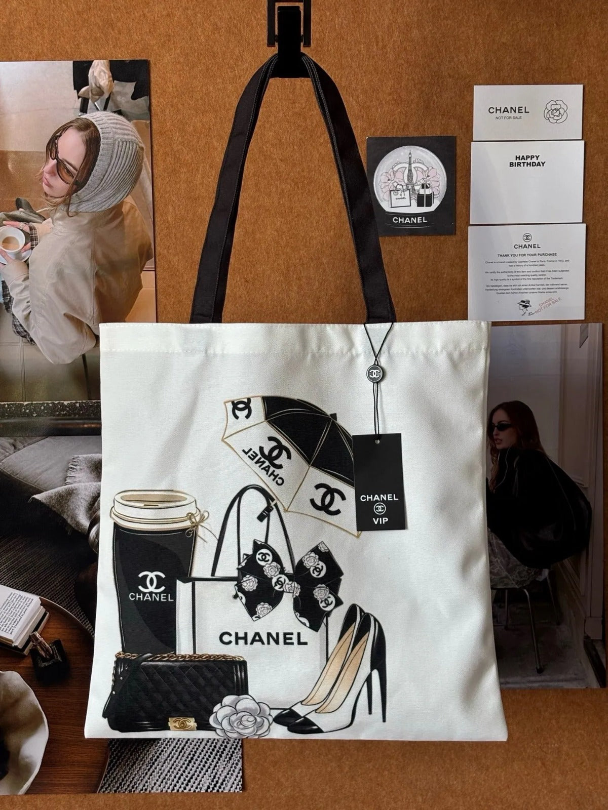 【24小時網站自助下單】2026年9月17日截🌸Chanel VIP禮贊復古插畫大容量帆布包 | 預訂 截單後約4-6星期到 娉婷貿易公司 Exquisite Beauty Trading Company
