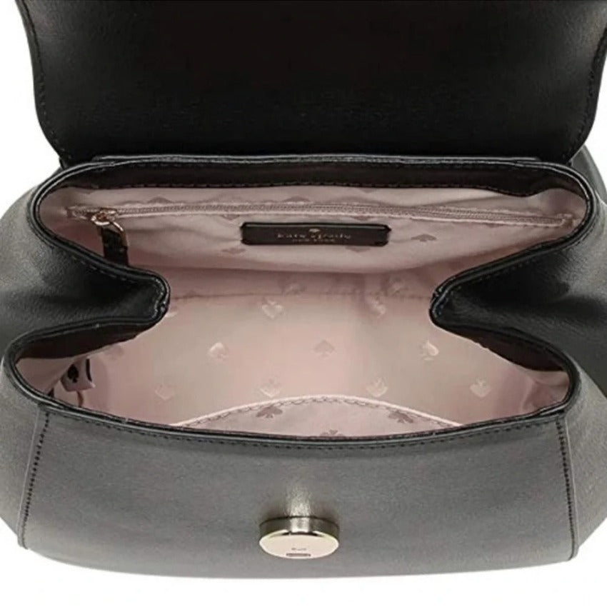 【24小時網站自助下單】2026年9月19日截🌸Kate Spade Adel Medium Flap Backpack in Black Leather Style | 預訂 截單後約4-6星期到 娉婷貿易公司 Exquisite Beauty Trading Company