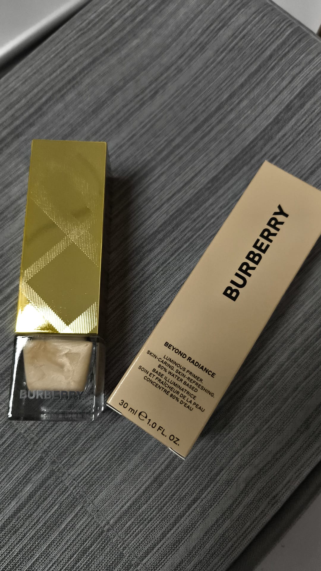 售完即止🌸✨💨快閃預訂💨✨免稅正品 Burberry 流光煥亮妝前乳30ml | 預訂約2-3星期