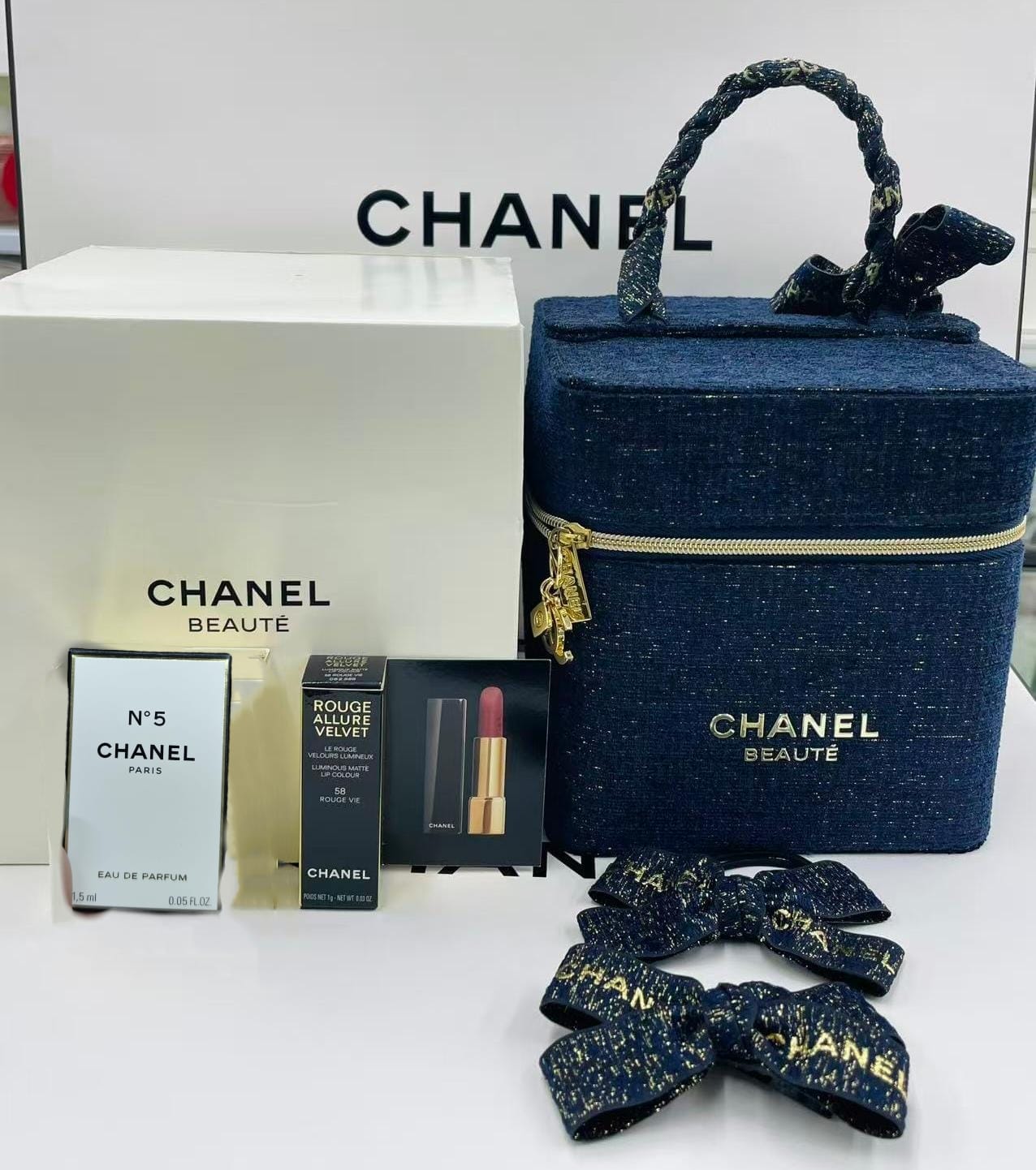 供應商現貨🌸❤️🔥快閃❤️🔥Chanel牛仔聖誕小箱包套裝 | 預訂 逢星期一，三返倉執貨 其後約3-5個工作天寄出